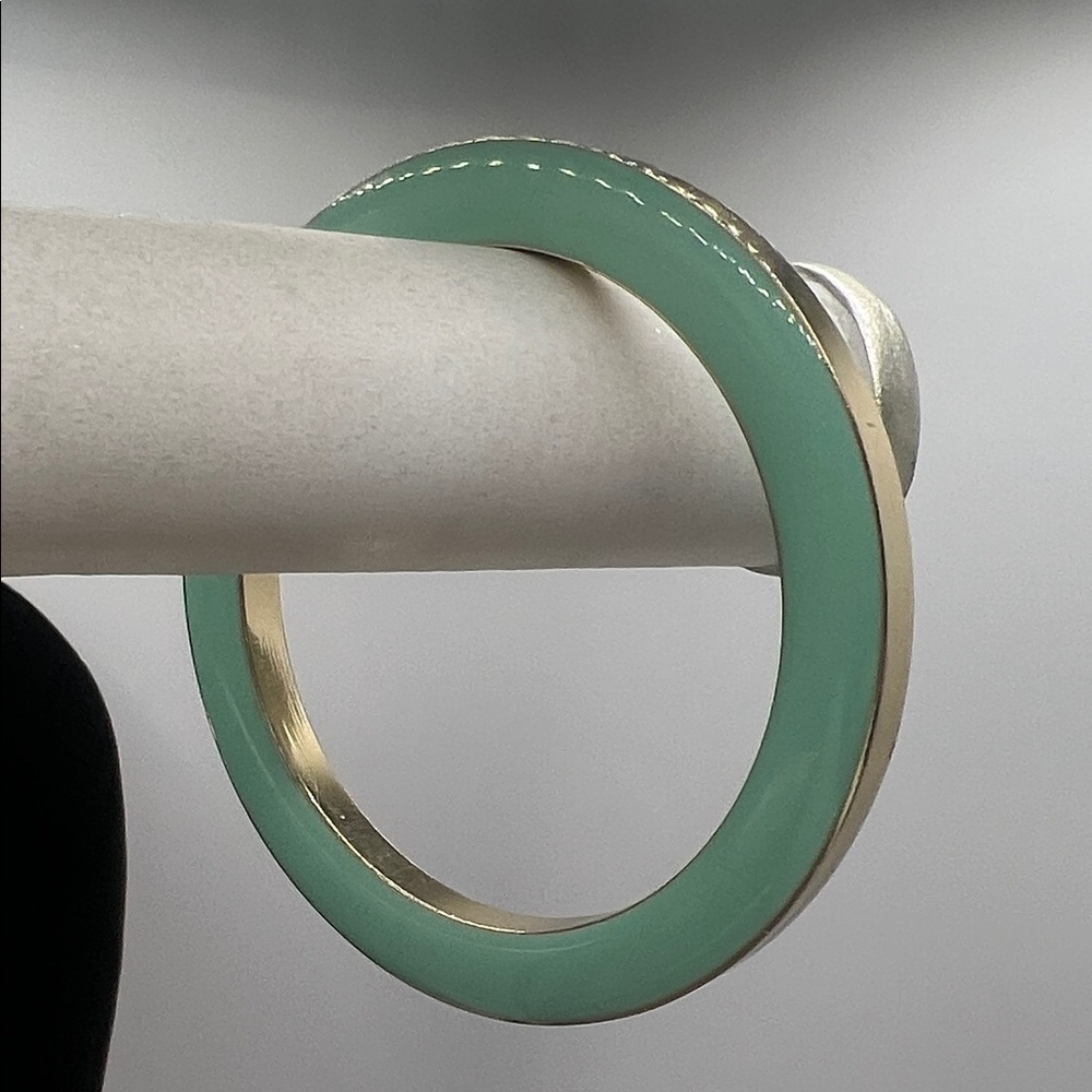 🐿️ 5 for $20 (any jewelry w squirrel) Gold and Green Bangle Bracelet
